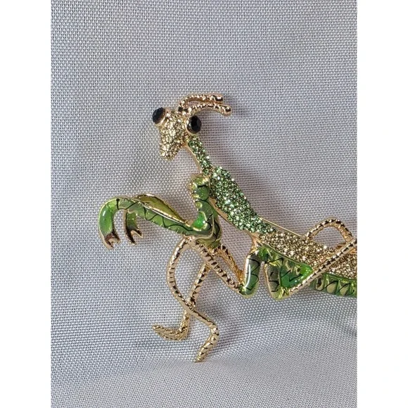 Green Rhinestone Praying Mantis Insect Brooch Pin Statement Jewelery Gold toned - Picture 2 of 10